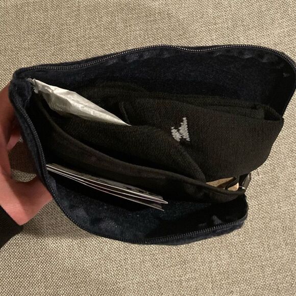 Travel Kit & Pouch - Picture 2 of 5